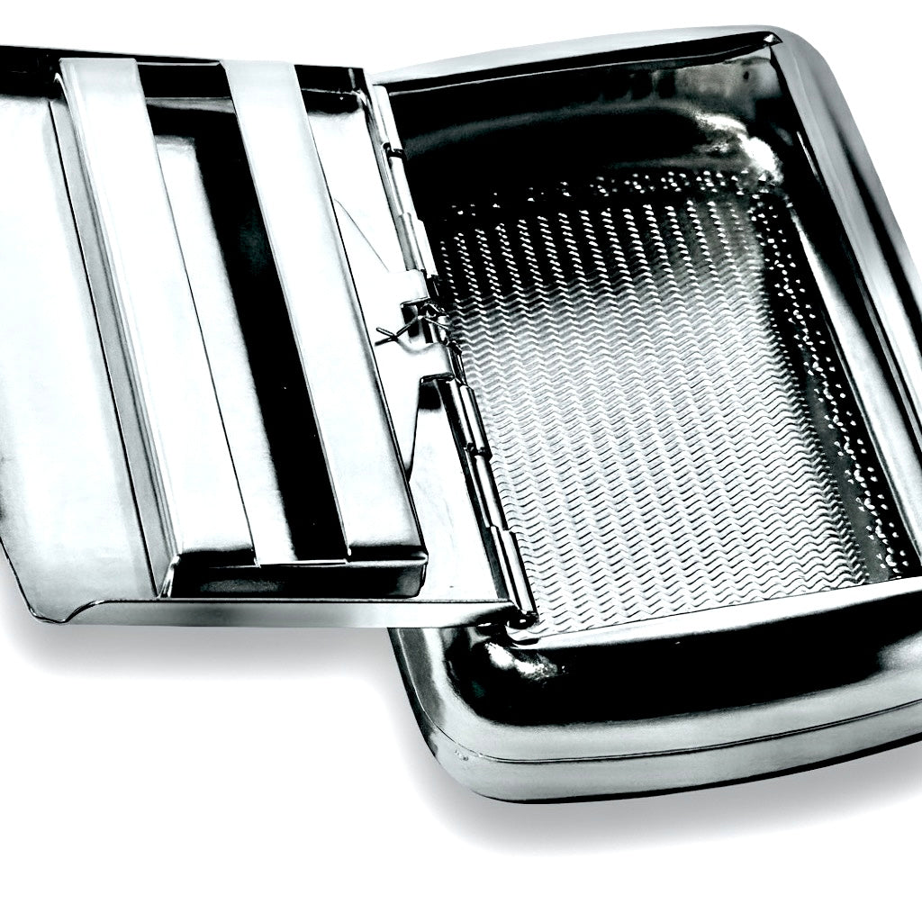 Porta Tabaco com espaço para Sedas
 — Case MONTM. Gravado em metal polido.